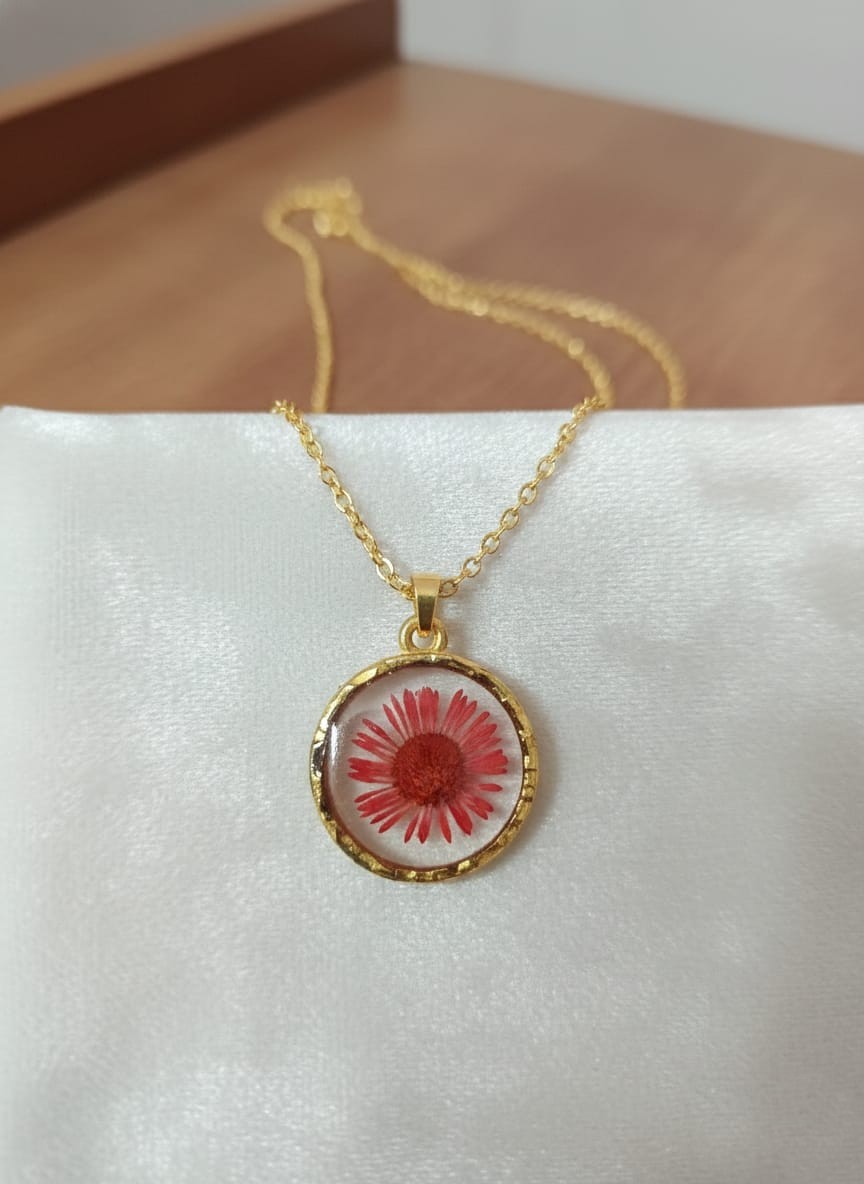 Real Aster Flower Round Resin Pendant with Gold Anti-Tarnish Chain