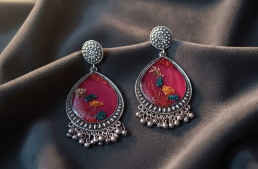 Preserved Queen’s Breath Floral Resin Earrings – Antique Look Statement Jewelry