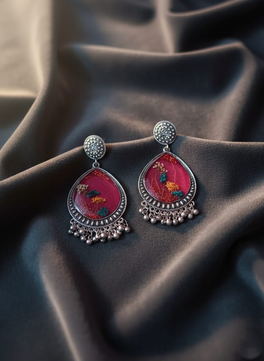 Preserved Queen’s Breath Floral Resin Earrings – Antique Look Statement Jewelry